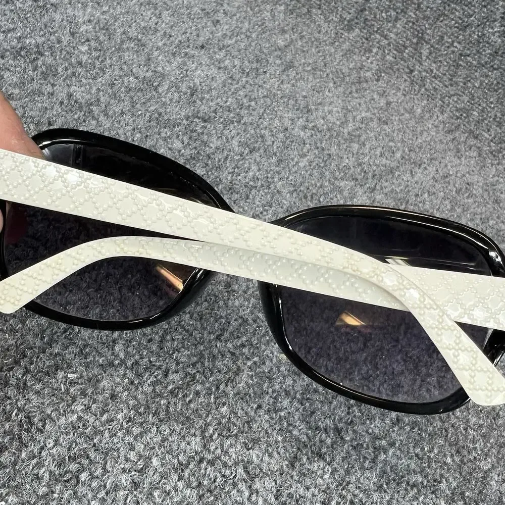 Tahari Women’s Sunglasses Black White Frame Damaged Hinge Read